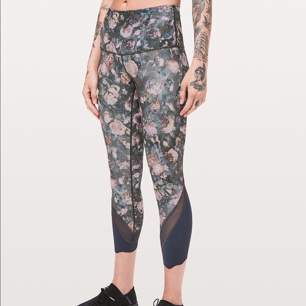 Lululemon Wunder Under Crop HR Scallop 24” - Picture 2 of 3
